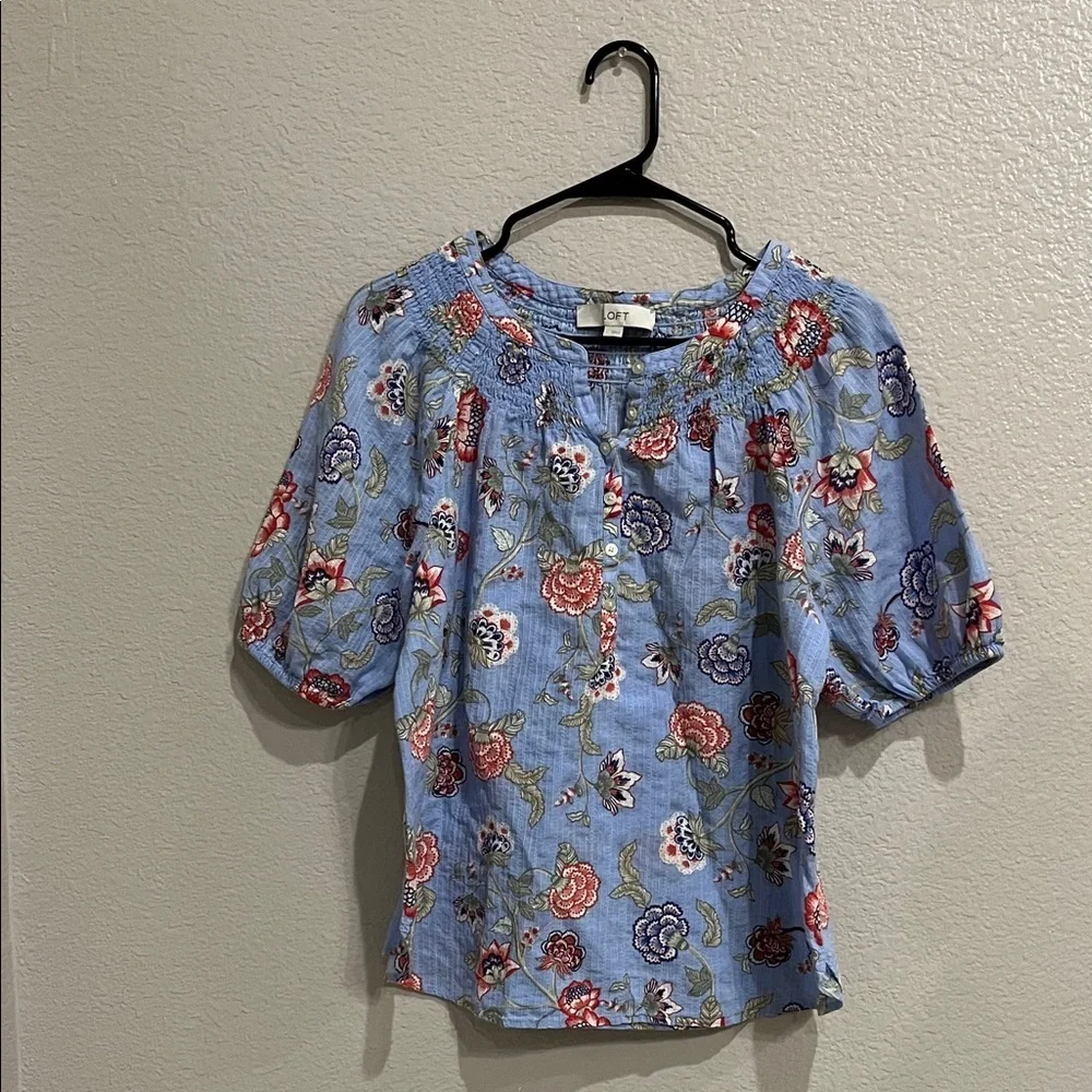 Loft Women’s blue floral smocked peasant blouse  puff sleeves Sz L Lightweight